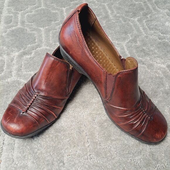 Caprice Burgundy Slip On Loafers WOMENS SIZE 8.5 UK 6.5 leather low heel German - Picture 4 of 14